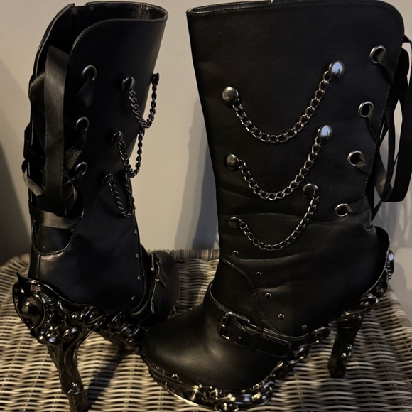 Edgy Black Chain-Detail Women's Combat Boots - Picture 6 of 7